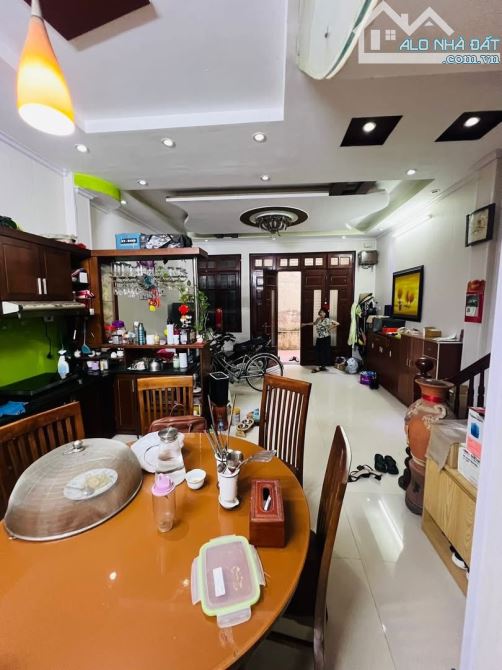 Chưa đến 10 tỷ sở hữu ngay căn nhà 40m2, trung tâm Cầu Giấy - chủ tặng full nội thất.