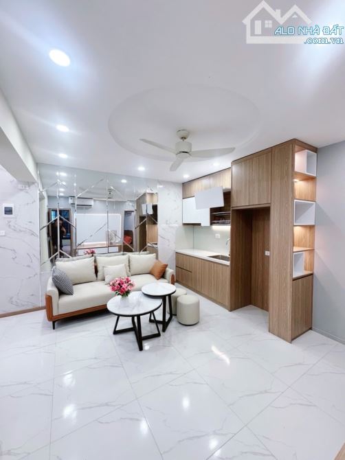 Nhỉnh 3 tỷ nhà tập thể Đoàn Thị Điểm: 50m2, 2 ngủ, nhà đẹp, cực thoáng, tặng nội thất ở lu