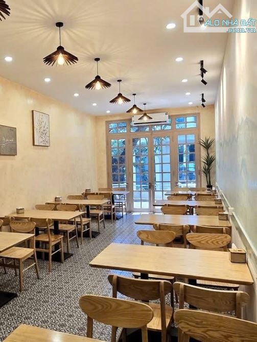 Cho thuê & sang nhượng quán ăn Nguyễn Tuân – Thanh Xuân, riêng biệt, thông sàn 	3.	Mặt bằn