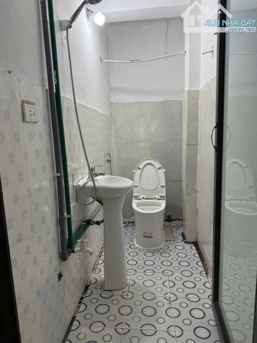 Bán nhà 2.5 tầng chục chính Lãm Làng dt 90m mt 4.5m giá 7.3 tỷ