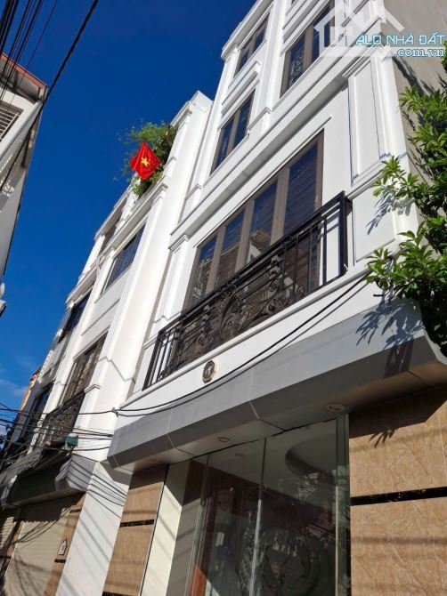 BÁN NHÀ BÁT KHỐI LONG BIÊN,LÔ GÓC Ô TÔ ĐỖ CỬA DT 32M*GIÁ 5,5TỶ