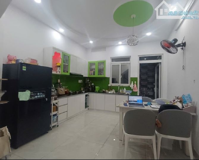 Bán nhà mặt tiền 88m2, 4 tầng, ngang 4m, ngay quận 8, chỉ 7,5 tỷ.