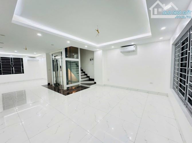 BÁN SIÊU PHẨM HOÀNG QUỐC VIỆT 60M 6 TẦNG THANG MÁY Ô TÔ TRÁNH 26,5 TỶ