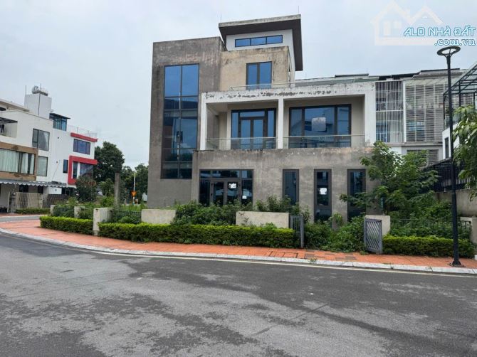 SIÊU PHẨM BIỆT THỰ ĐƠN LẬP- VỊ TRÍ ĐẸP - LÔ GÓC 4 MẶT THOÁNG - LAN VIÊN - GIA LÂM