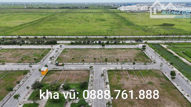 Bán Lô biệt thự 300m2 mặt đường 68m trung tâm thị trấn Tiền hải giá chỉ 5.x tỷ/ lô
