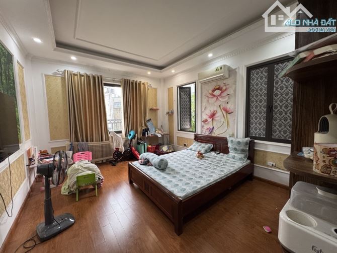 Bán nhà Thạch Bàn,5 tầng,7 chỗ đậu cửa-40m2 -nhỉnh 7tỷ