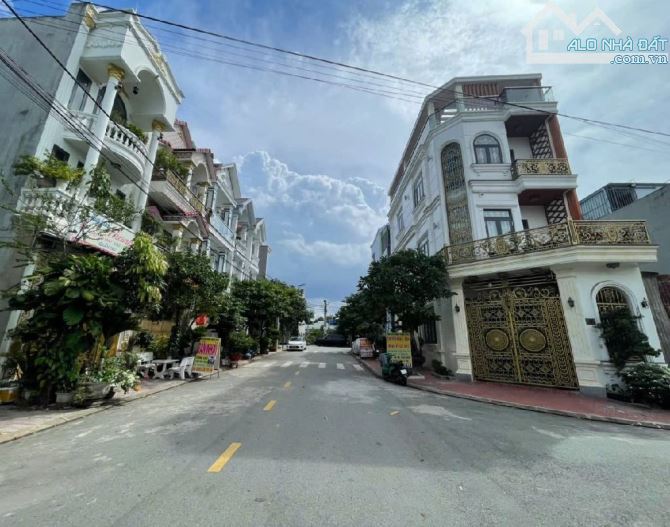 BÁN NHÀ HIỆN ĐẠI 3 TẦNG CHỈ HƠN 4 TỶ GIÁP THỦ ĐỨC