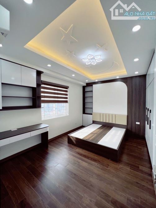 hiếm. cho thuê căn hộ Diamond Flower 48 Lê Văn Lương. 126m2. 3 phòng ngủ full đồ 20tr/th