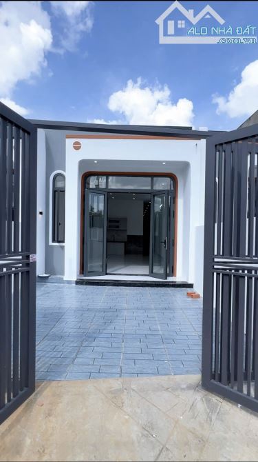 BÁN GẤP NHÀ CẤP 4 BÁN GẤP CHỈ 400TR SỔ RIÊNG NGAY TRUNG TÂM