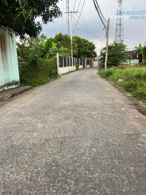 Bán nền đất 92m2 1 xẹt đường Đoàn Nguyễn Tuấn gần chợ Hưng Long ô tô vào tận đất 29tr/m2