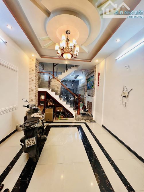 SÁT MT! Bán Nhà 4 Tầng Cực Đẹp Huỳnh Văn Bánh, 42m2, 6.3 Tỷ