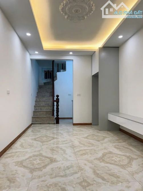 Tầm 5 tỷ đây là sự lựa chọn cuối: Bán nhà Văn Chương, Đống Đa 4 tầng 3 ngủ full nội thất