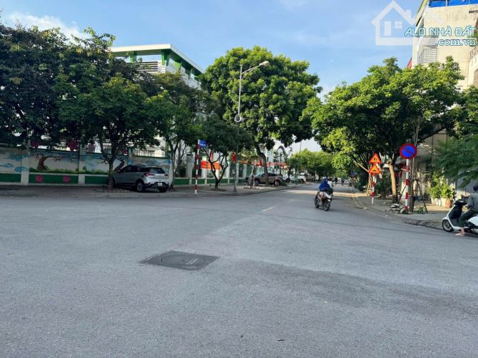 BÁN NHÀ ĐỐI DIỆN AEON LONG BIÊN NHỈNH 5 TỶ 35m 5 TẦNG MT 4m Ô TÔ KINH DOANH GẦN  THẠCH BÀN