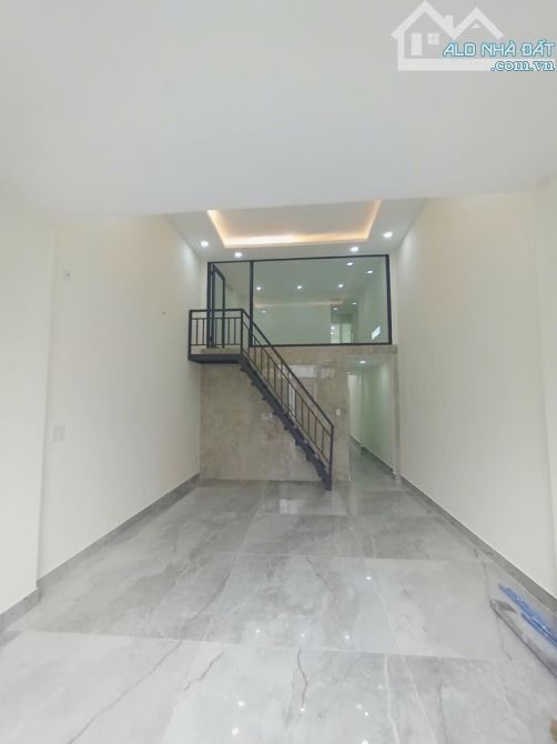 BÁN NHÀ HẺM XE HƠI 5m – 60m2 (4x15) – 2 TẦNG – HOÀNG HỮU NAM, GẦN GA METRO SUỐI TIÊN