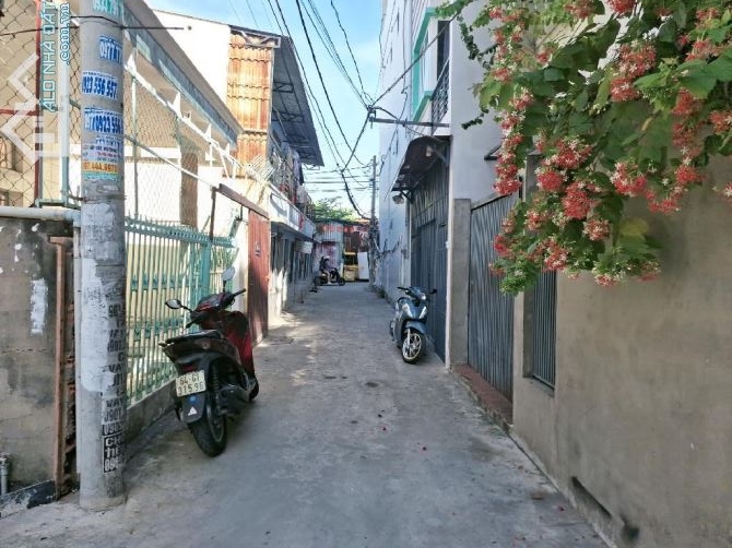 BÁN GẤP NHÀ CẤP 4 - XE HƠI TỚI NHÀ - SÁT PHÚ MỸ HƯNG - 115m2 - NGANG 5m (NỞ HẬU) - SHR