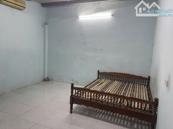 Cho thuê phòng 25m2,tầng 1,khép kín,giờ giấc tự do, 2,5tr/tháng phố Nguyễn Chính,Hoàng Mai