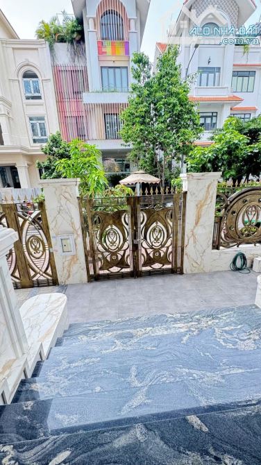Bán biệt thự cao cấp Trung Tâm Quận 7 xa hoa