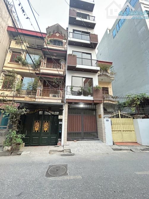 NHÀ KHU VỰC TRUNG TÂM CẦU GIẤY THÔNG RA CÁC CON PHỐ TO CỦA QUẬN 62m2