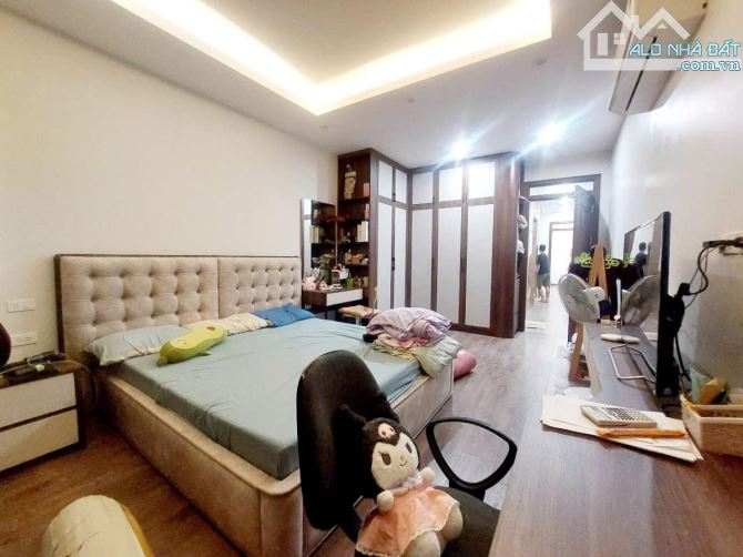 Mặt phố Vip quận Cầu Giấy ô tô kinh doanh 63m 5 tầng Mt 4m giá 26.5 tỷ