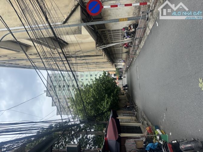 Bán nhà Tập thể  Bách Khoa- ô tô đỗ cừa- 100m sử dụng - 4 PN -cực thoáng sáng- Tài chính