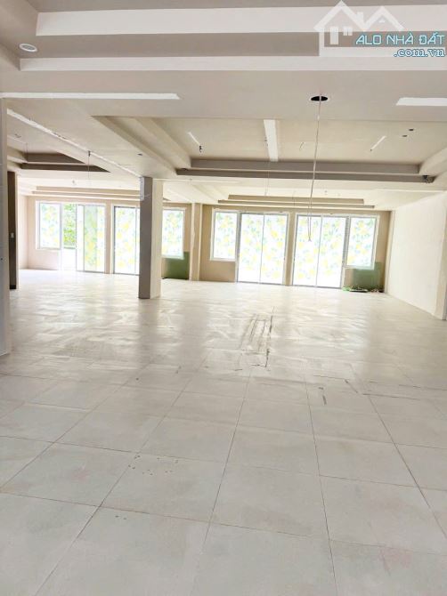 CHO THUÊ 2 CĂN SHOPHOUSE NGUYỄN CƠ THẠCH – SALA  Vị trí đắc địa  Diện tích : 14.2m x 24m