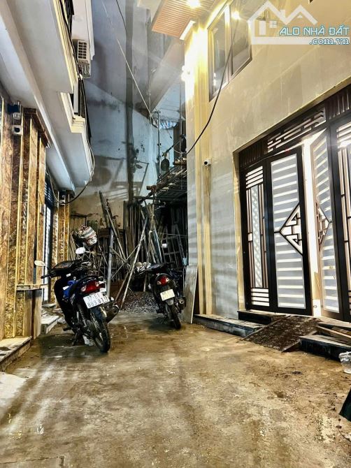Bán nhà dòng tiền phố Tôn Thất Tùng 56m2 gồm 11 phòng khép kín dòng tiền 70tr/th giá 13.5