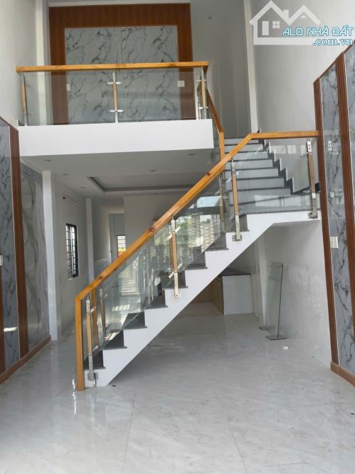 Nhà Gác Lững Không Chỉ Là 1 Căn Nhà Mà đó Là Thể Hiện Sang Trọng Và Lịch Lãm