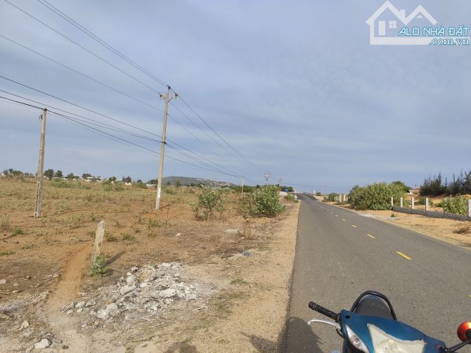 Bán 2300m2 mặt tiền đường lớn 31m View biển Hoà Thắng. Giá 1.5tr/m2