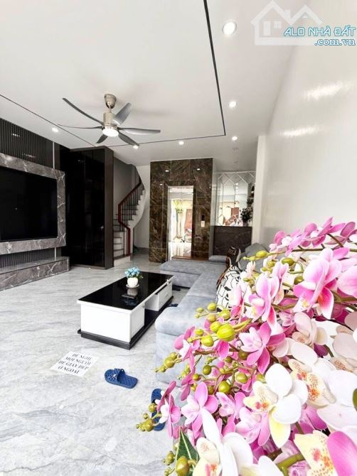 ĐÀM_QUANG_TRUNG. 41M, 6 TẦNG - LÔ GÓC - THANG MÁY -VÀI BƯỚC RA CẦU VĨNH TUY, AOEN MALL