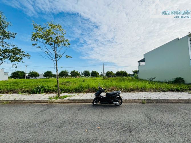 Vsip Quảng Ngãi, view trường học, gần công viên hướng Nam-Lô rẻ nhất trục đường này