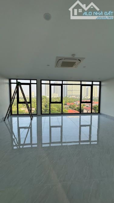 Cho thuê tầng 2 thông sàn, full tiện ích, MT 12m – Thanh Xuân