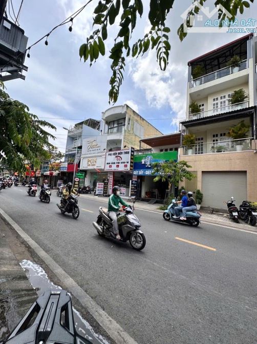 Nhà mặt tiền đường số 1, Quận 7. DT 72m2, đường nhựa 15m. Giá 11 tỷ hơn