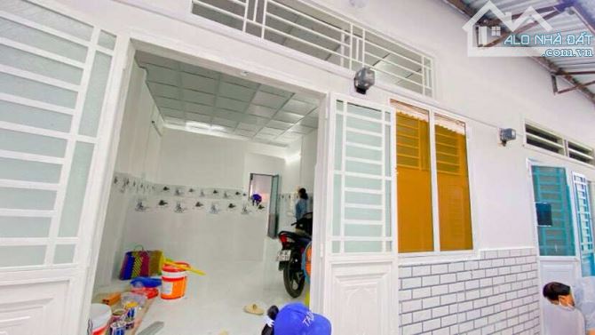 Cho thuê nhà 40 m2 hẻm 50 Trần Hoàng Na mới sửa 3,2 triệu