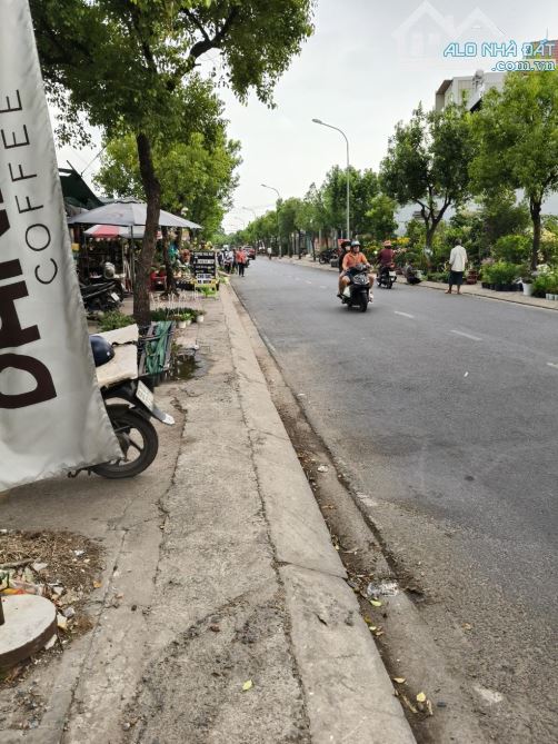 SONG HÀNH QUỐC LỘ 22 - CÁCH MT 50M - HƠN 2000M2 CÓ 217M2 THỔ CƯ - ĐÃ CÓ GPXD VFA BẢN VẼ TH