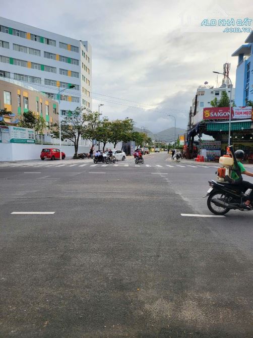 Bán đất xây khách sạn, căn hộ, nhà vườn gần biển đường Trần Phú, Nha Trang