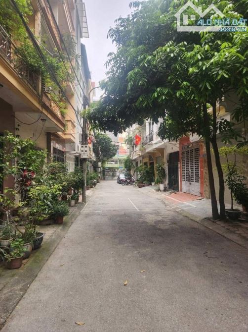 🏡 BÁN SIÊU BIỆT THỰ CỰC VIP – DỊCH VỌNG– DT 271m² 5 TẦNG MT17M GIÁ 76.5 TỶ