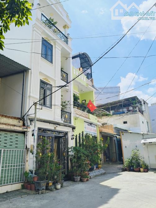 Bán Nhà CHDV, 81m2, 4 Tầng, 8 Phòng, HDT 40 Tr, Chỉ hơn 8 Tỷ, Tại Đoàn Văn Bơ, Quận 4.