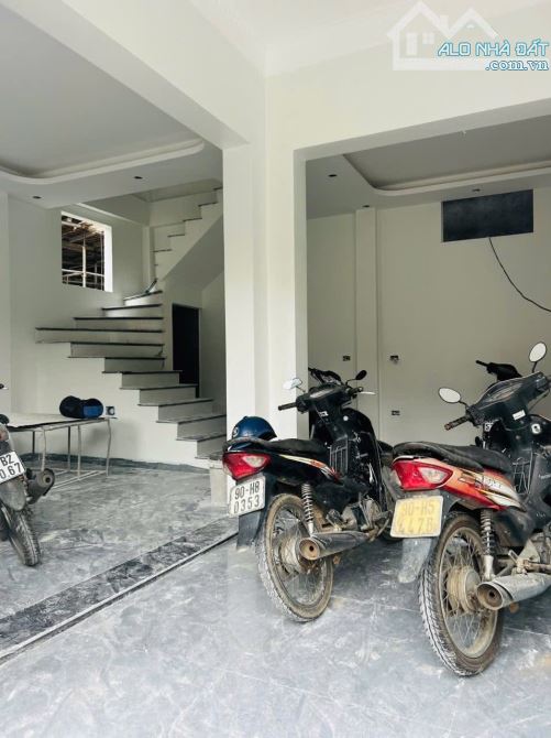 Cần  bán căn nhà 3 tầng lô góc ngõ Trần Đình Thảo