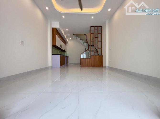 Bán nhà Mỹ Đình VF3 qua cửa, 4 tầng, 40m, 8,2 tỷ