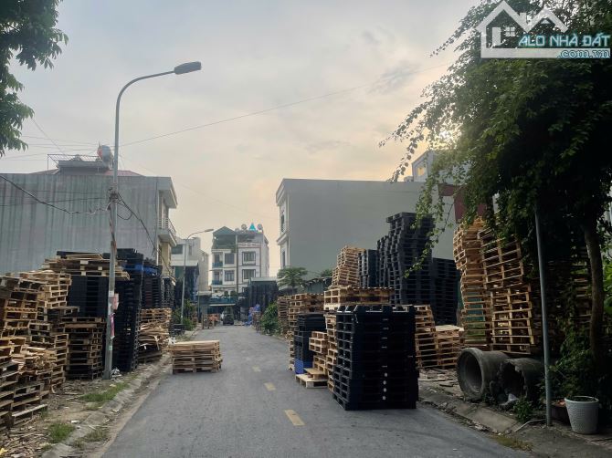 Bán đất làn 2 sứ long phương dt 90m2 + mt 4.5m + hướng đông nam giá 4.65 tỷ