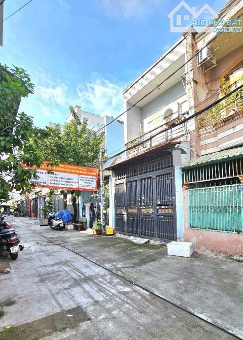 Nhà rộng hẻm ô tô tránh, gần Chung cư Celadon, 4.8 tỷ