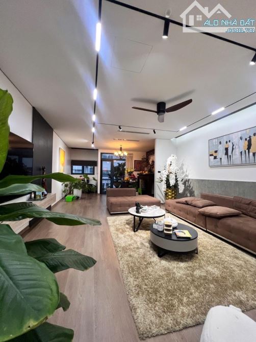 Phân lô Nguyễn Chí Thanh, ngõ thông, ô tô vòng quanh, dân xây đẹp, gara, 45m2x6T