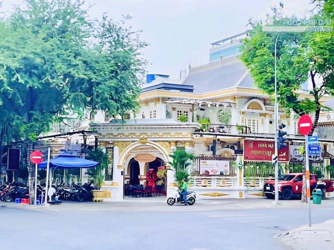 Cho Thuê Nhà GÓC 2MT: 86 Võ Văn Tần + Bà Huyện Thanh Quan - Quận 3 - 25x25m, 3 tầng