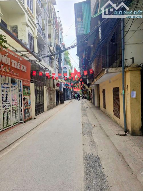 Ô tô đỗ cửa Thái Hà, ngõ thông các ngả, DT 100m2, MT 6,2m, xây toà CHDV đẳng cấp, 19,2 tỷ