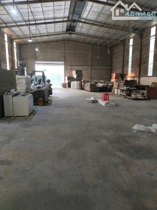 Bán kho xưởng 2000m2 (20x100m), mặt tiền TL823, cách ngã 4 Hậu Nghĩa 3km, Hoà Khánh Tây