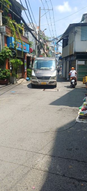Bán nhà Phạm Văn Đồng, 8 x 18, HXH vào nhà, 4PN  giá chỉ 12.9 tỷ, P3, Gò Váp
