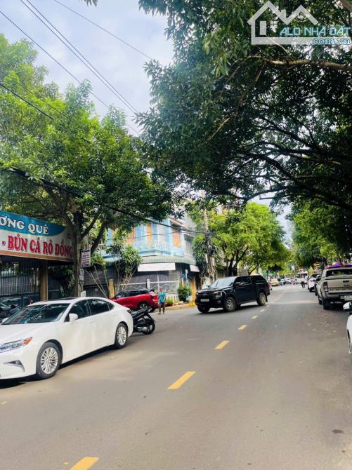 NHÀ 3 LẦU VỊ TRÍ KINH DOANH ĐẮC ĐỊA ĐƯỜNG NGUYỄN HỮU THỌ - METRO BMT. GIÁ: 11,5 TỶ