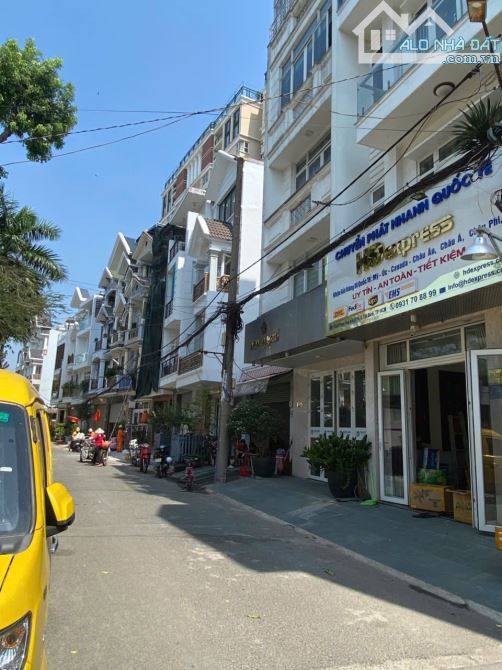 BÁN NHÀ , ĐỘC LẬP – TÂN SƠN NHÌ, TÂN PHÚ, 3 TẦNG, HẺM XE TẢI, 77M2