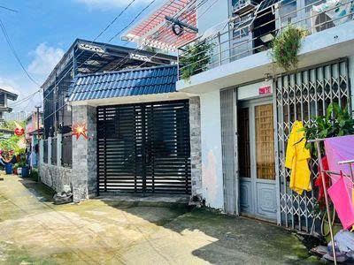 Nhà 2 tầng diện tích lớn(4,5x23) 93m2, giáp Sài Gòn, xe hơi tới nhà ngay VP16