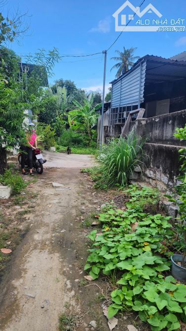 BÁN NHÀ CẤP 4 HẺM Ô TÔ 420 LƯƠNG ĐÌNH CỦA , VĨNH NGỌC, P TÂY NHA TRANG CHỈ 1TY800.
